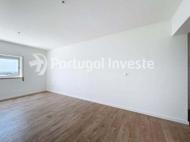 Apartamento de 4 Assoalhadas com Parqueamento no Monte de Caparica Almada