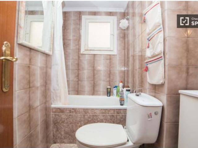 Apartamento de 4 dormitorios cerca de la Universidad de Valencia