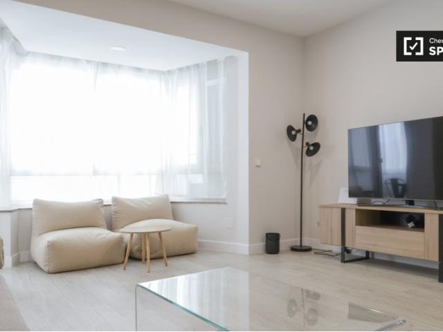 Apartamento de 4 dormitorios en alquiler en Hispanoamérica, Madrid
