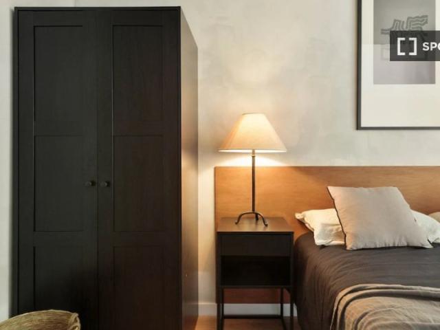 Apartamento de 4 dormitorios en alquiler en Barcelona