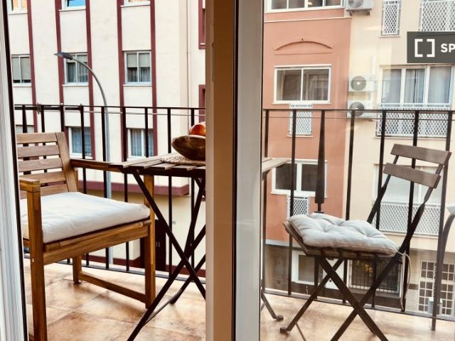 Apartamento de 4 dormitorios en alquiler en Capuchinos, Málaga