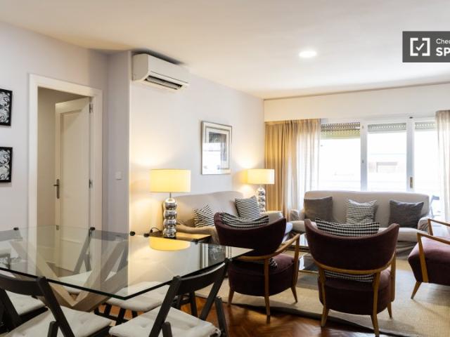 Piso de 4 habitaciones en alquiler en Arapiles, Madrid