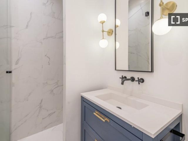 Apartamento de 4 dormitorios en alquiler en Cortes, Madrid