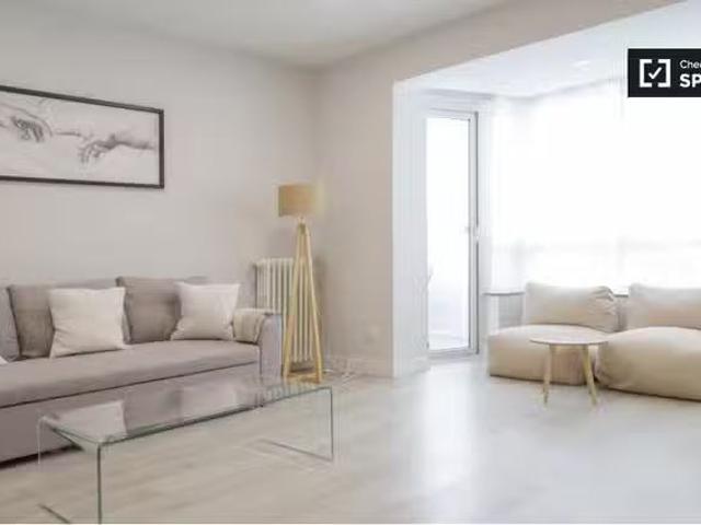 Apartamento de 4 dormitorios en alquiler en Hispanoamérica, Ma.