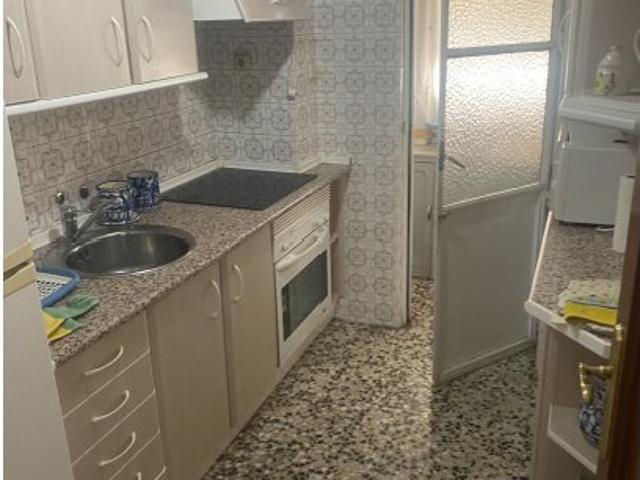Apartamento de 4 dormitorios en alquiler en Pajaritos, Granada