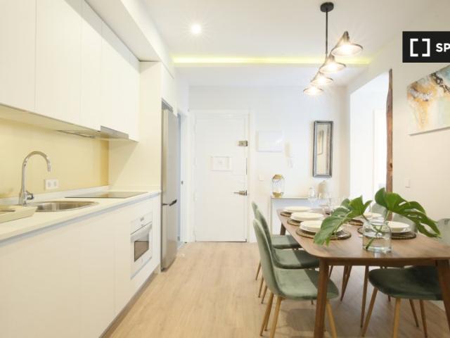 Apartamento de 4 dormitorios en alquiler en Palacio, Madrid