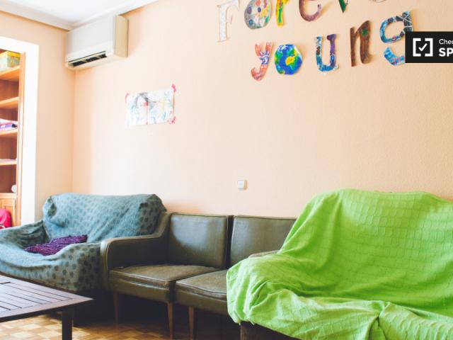 Apartamento de 4 dormitorios en alquiler en Tetuán, Madrid