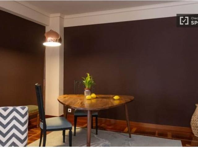 Apartamento de 4 habitaciones en alquiler en Trafalgar, gastos incluidos