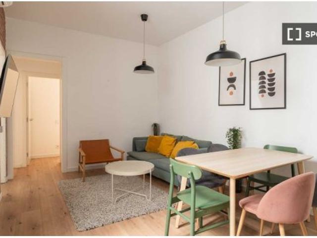 Apartamento de 4 habitaciones en alquiler en Vila de Gràcia, se admiten parejas, gastos incluidos