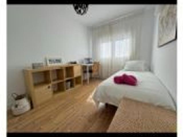 Apartamento de 4 habitaciones en alquiler en Zapillo, Almería