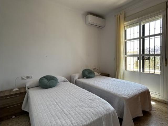 Apartamento de 4 habitaciones en alquiler en Barbate, Cádiz