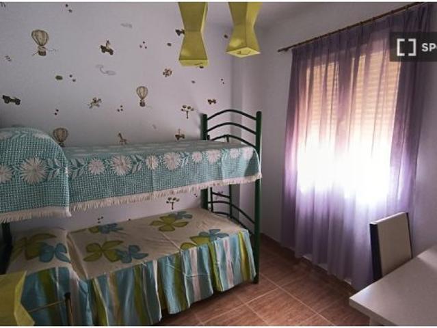 Apartamento de 4 habitaciones en alquiler en Dúrcal, gastos incluidos