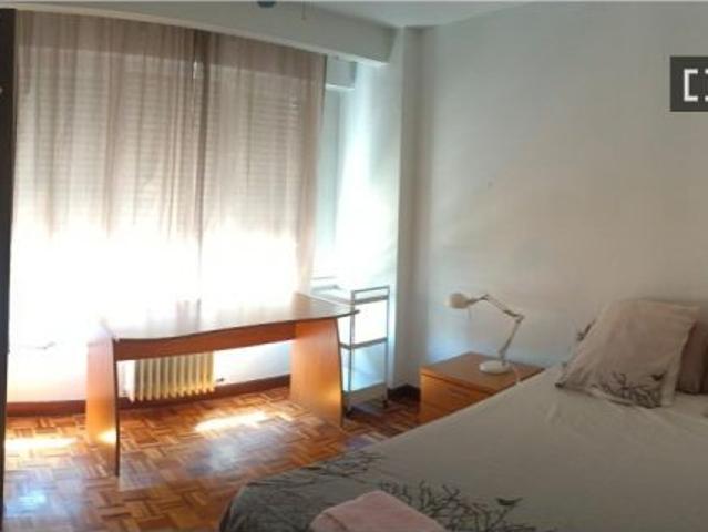 Apartamento de 4 habitaciones en alquiler en Iturrama, gastos incluidos
