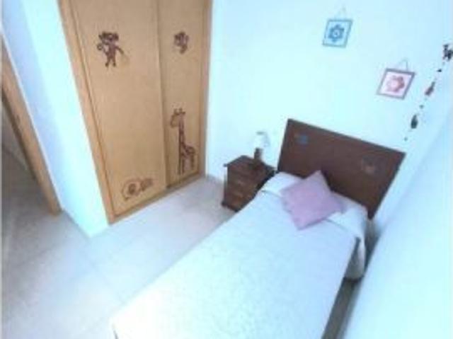 Apartamento de 4 habitaciones en alquiler en Santa Pola, gastos incluidos