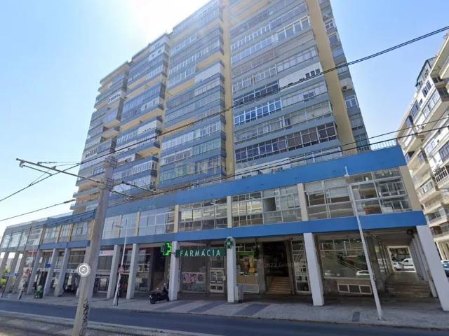 Apartamento T4 em Almada, com fantstica vista rio