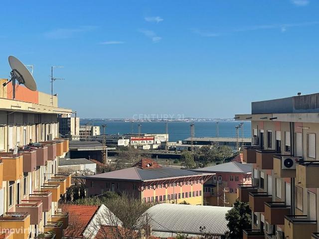 Apartamento de 5 Assoalhadas excelente localizao