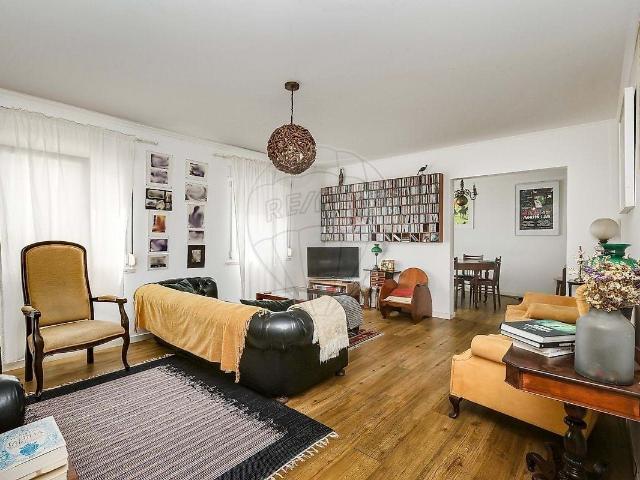 Apartamento de 5 assoalhadas, T3 com 2 casas de banho, cozin. 115m² Carcavelos e Parede