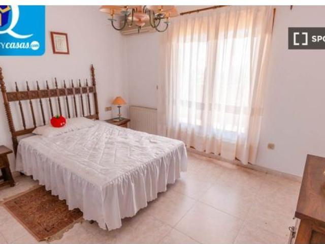 Apartamento de 5 habitaciones en alquiler en El Campello, gastos incluidos