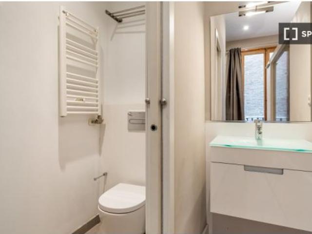 Apartamento de 6 habitaciones en alquiler en El Raval, se admiten parejas