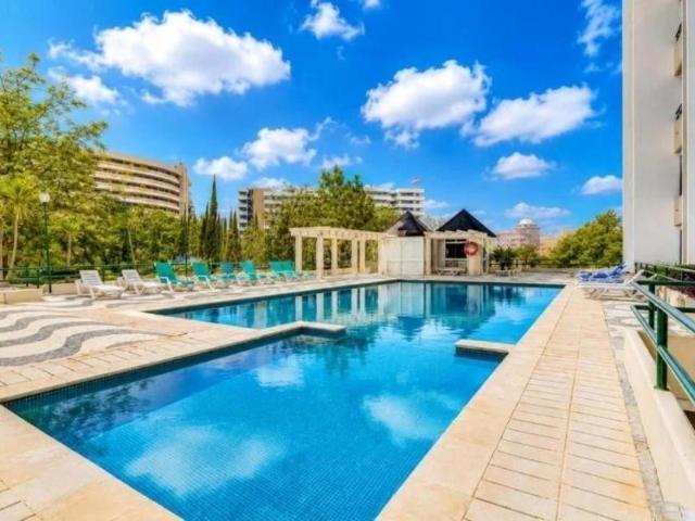 Apartamento de 1+1 quarto totalmente reformado, localizado ao lado da praia de Vilamoura