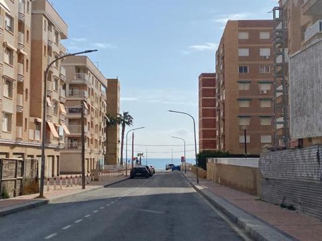 Apartamento de 1 dormitorio con garaje y trastero a 200 metros del mar en Águilas