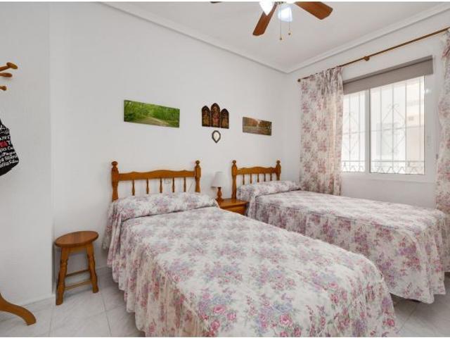 Apartamento de 1 dormitorio con plaza de garaje y piscina comunitaria en La Mata