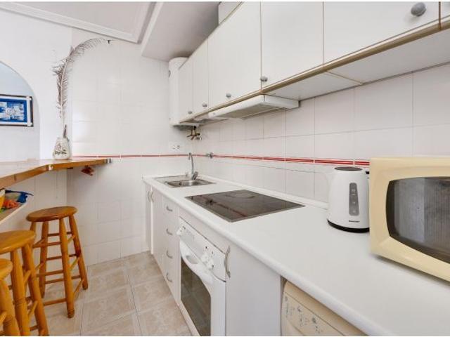 Apartamento de 1 dormitorio con plaza de garaje y piscina comunitaria en La Mata
