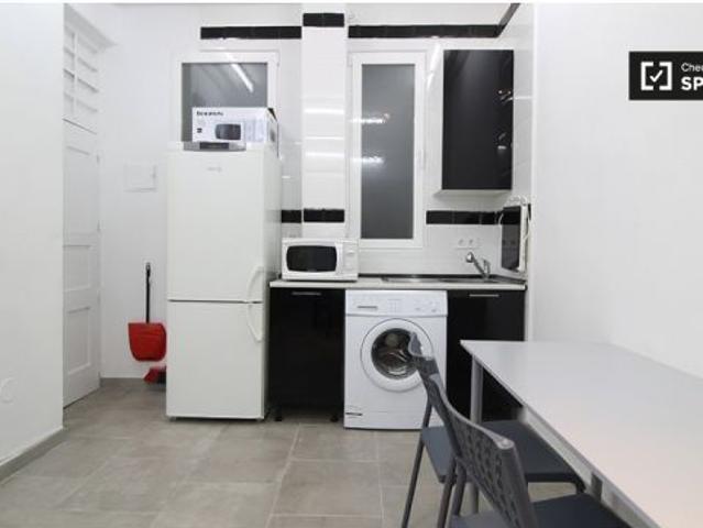 Apartamento de 1 dormitorio amueblado con dos camas en alquiler en el distrito de Salamanca