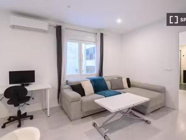Apartamento de 1 dormitorio en alquiler en Castilla, Madrid