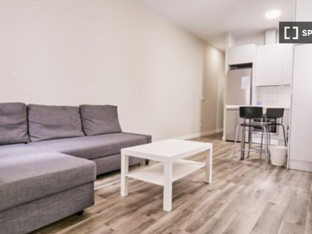 apartamento de 1 dormitorio en alquiler en Cuatro Caminos, Madrid
