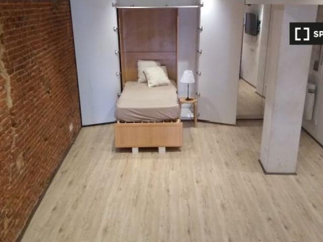 Apartamento de 1 dormitorio en alquiler en Embajadores