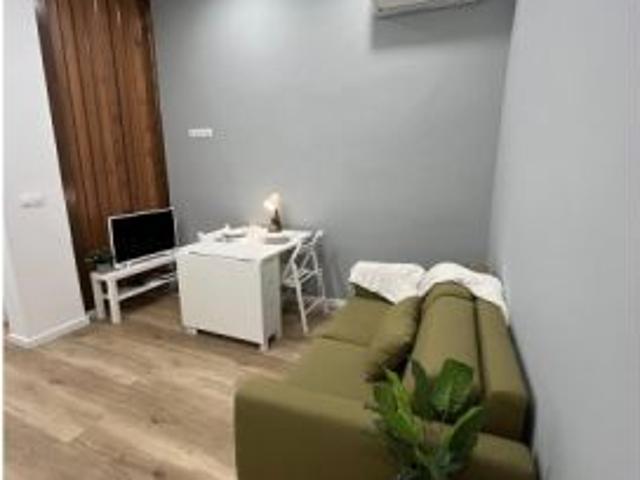 Apartamento de 1 dormitorio en alquiler en Embajadores