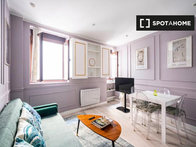 Apartamento de 1 dormitorio en alquiler en Embajadores, Madrid