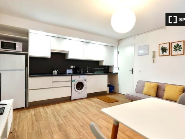 Apartamento de 1 dormitorio en alquiler en Embajadores, Madrid