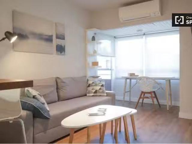 Apartamento de 1 dormitorio en alquiler en Nueva España, Madrid