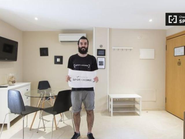 Apartamento de 1 dormitorio en alquiler en Sol, no se admiten parejas ni mascotas