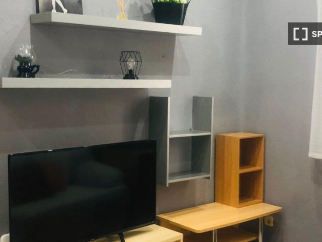 Apartamento de 1 dormitorio en alquiler en Pacífico, Madrid