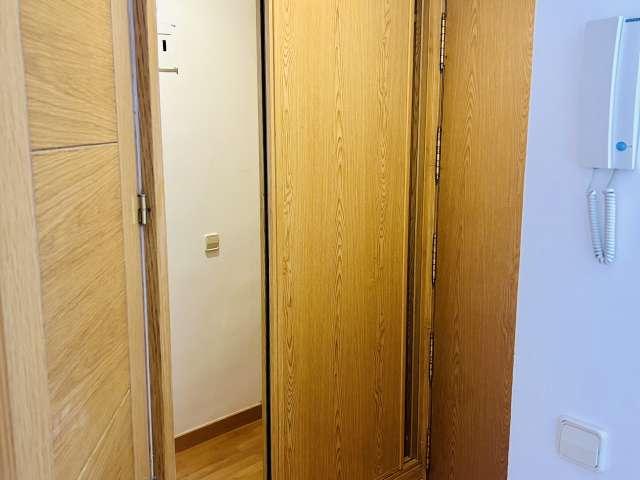 Apartamento de 1 dormitorio en alquiler en Valdeacederas, Madrid
