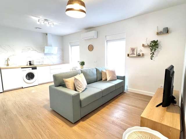 Apartamento de 1 dormitorio en alquiler en Valdeacederas, Madrid