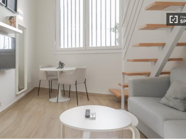 Apartamento de 1 dormitorio en alquiler en Valdeacederas, Madrid
