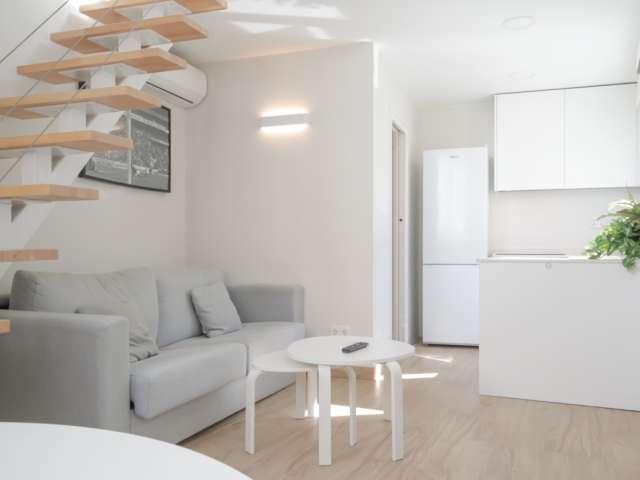 Apartamento de 1 dormitorio en alquiler en Valdeacederas, Madrid
