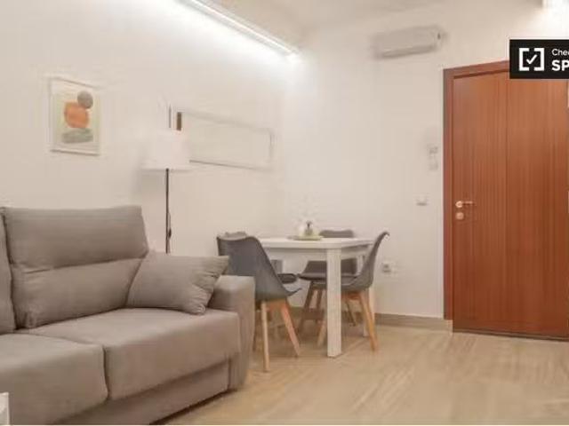 Apartamento de 1 dormitorio en alquiler en Valdeacederas, Madrid