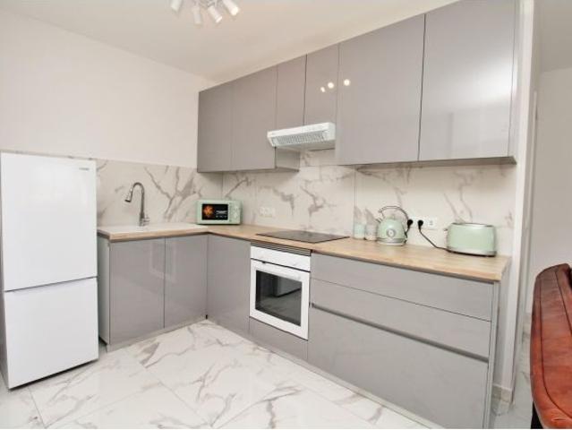 Apartamento de 1 dormitorio totalmente reformado y extra espacioso en Villamartín Plaza
