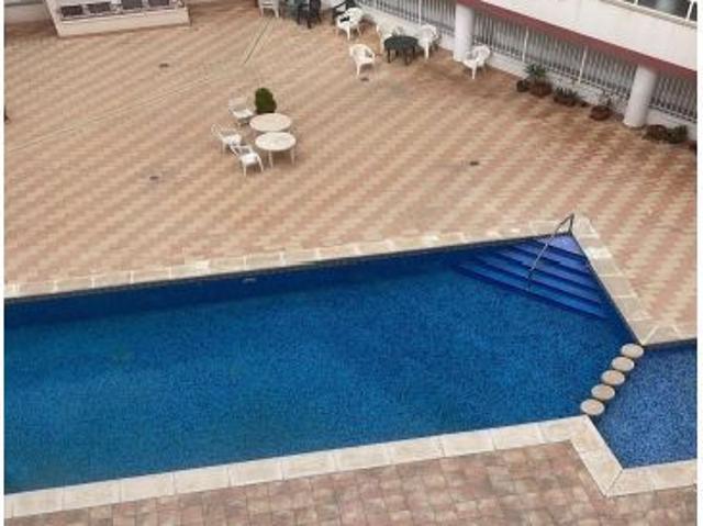 APARTAMENTO DE 1 HAB Y 1 BAÑO CON PISCINA COMUNITARIA EN EL CENTRO DE TORREVIEJA