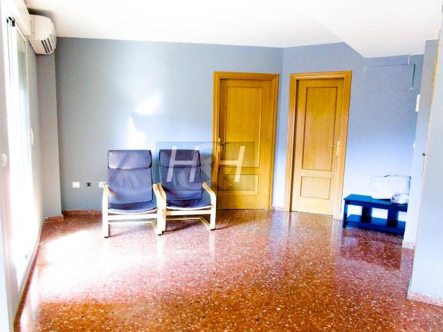 Apartamento de 1 habitación en El Castell. / HH Asesores, Inmobiliaria en Burjassot/