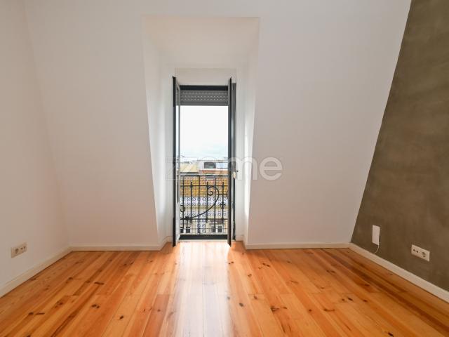 Apartamento de 2+1 Quartos em Penha de França – Lisboa