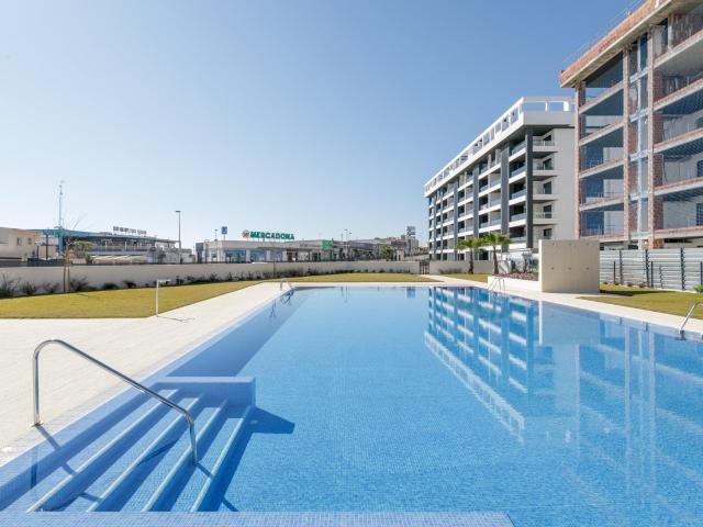Apartamento de 2 dormitorios a solo 700m de la playa de La M. 65m² Torrevieja