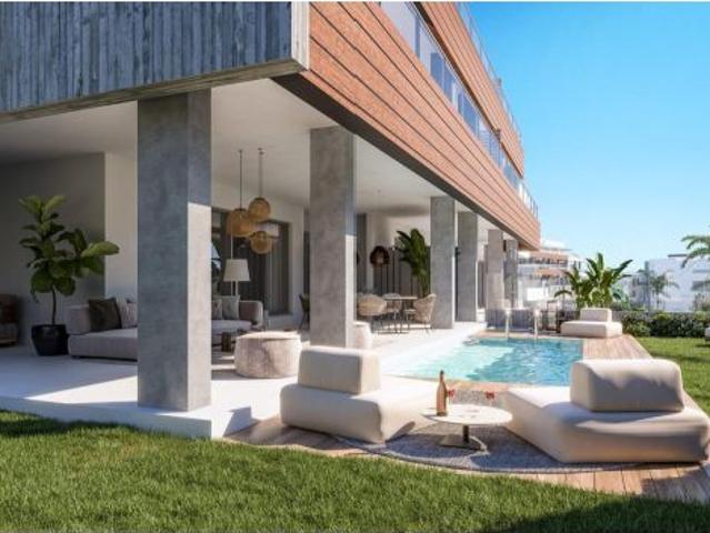 Apartamento de 2 dormitorios con vistas al mar en Marbella