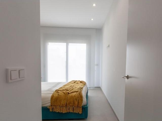 Apartamento de 2 dormitorios con vistas panorámicas al mar a la venta en Finestrat