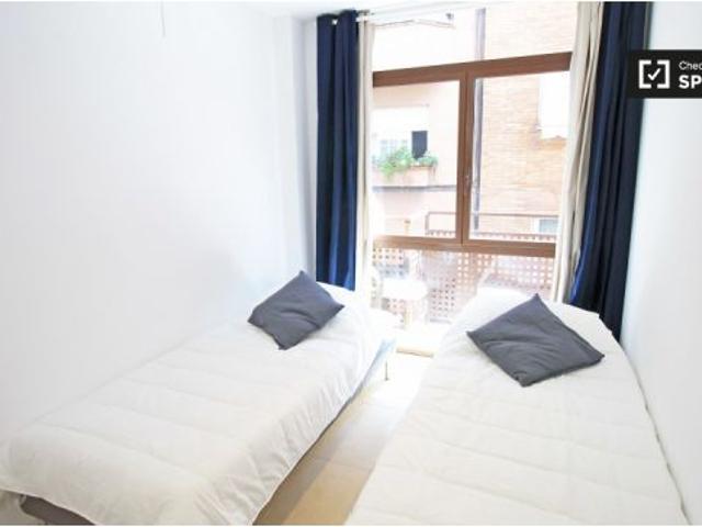 Apartamento de 2 dormitorios con balcón en alquiler en Gràcia, Barcelona